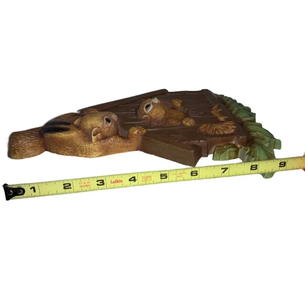 HOMCO Wall Hanging Plaque Plastic Squirrel Chipmunk in Bird House 1977 Vintage